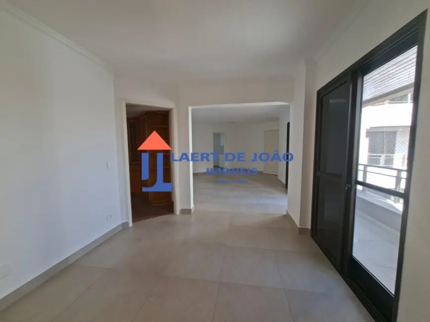 Apartamento com 3 quartos para alugar, 140m2 em Campo Belo, São Paulo - SP - imagem 4 Foto 4 de Apartamento com 3 quartos para alugar, 140m2 em Campo Belo, São Paulo - SP