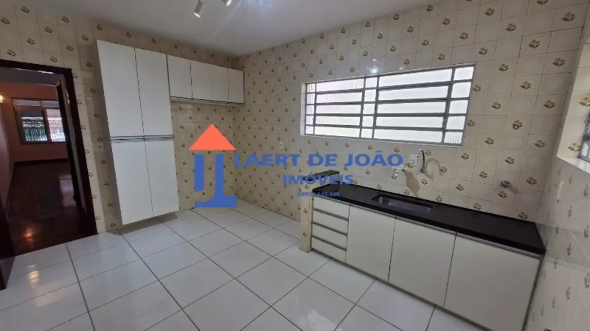 Foto 9 de Casa com 3 quartos para alugar, 120m2 em Jardim Aeroporto, São Paulo - SP