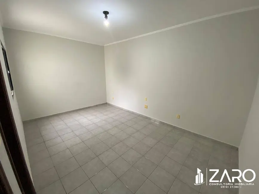 Casa com 3 quartos para alugar em Vila Cristina, Rio Claro - SP - imagem 2 Foto 2 de Casa com 3 quartos para alugar em Vila Cristina, Rio Claro - SP