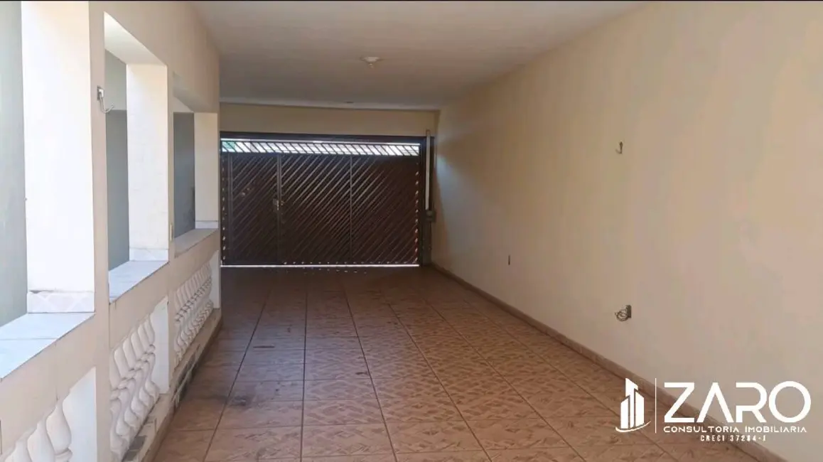 Foto 2 de Casa com 2 quartos para alugar, 150m2 em Parque Universitário, Rio Claro - SP