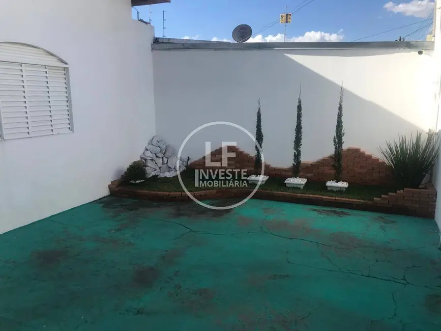 Foto 2 de Casa com 3 quartos à venda, 310m2 em Setor Garavelo, Aparecida De Goiania - GO