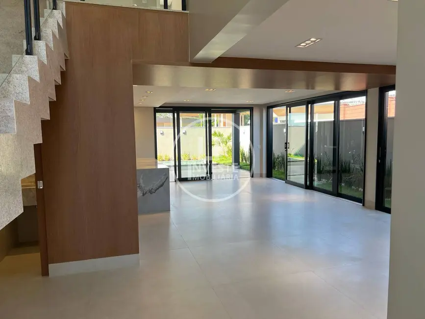 Foto 3 de Casa de Condomínio com 3 quartos à venda, 269m2 em Pólo Empresarial Goiás, Aparecida De Goiania - GO