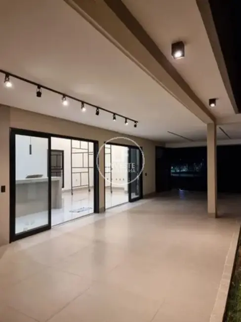 Foto 4 de Casa de Condomínio com 3 quartos à venda, 360m2 em Senador Canedo - GO