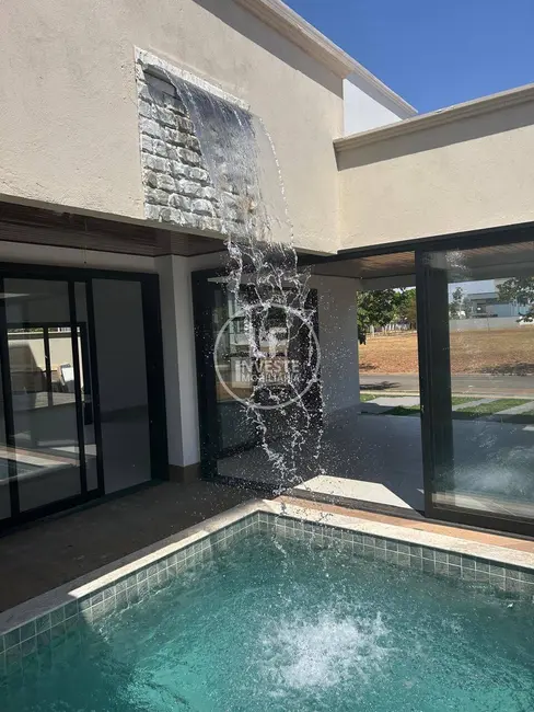 Casa de Condomínio com 3 quartos à venda, 305m2 em Senador Canedo - GO - imagem 3 Foto 3 de Casa de Condomínio com 3 quartos à venda, 305m2 em Senador Canedo - GO