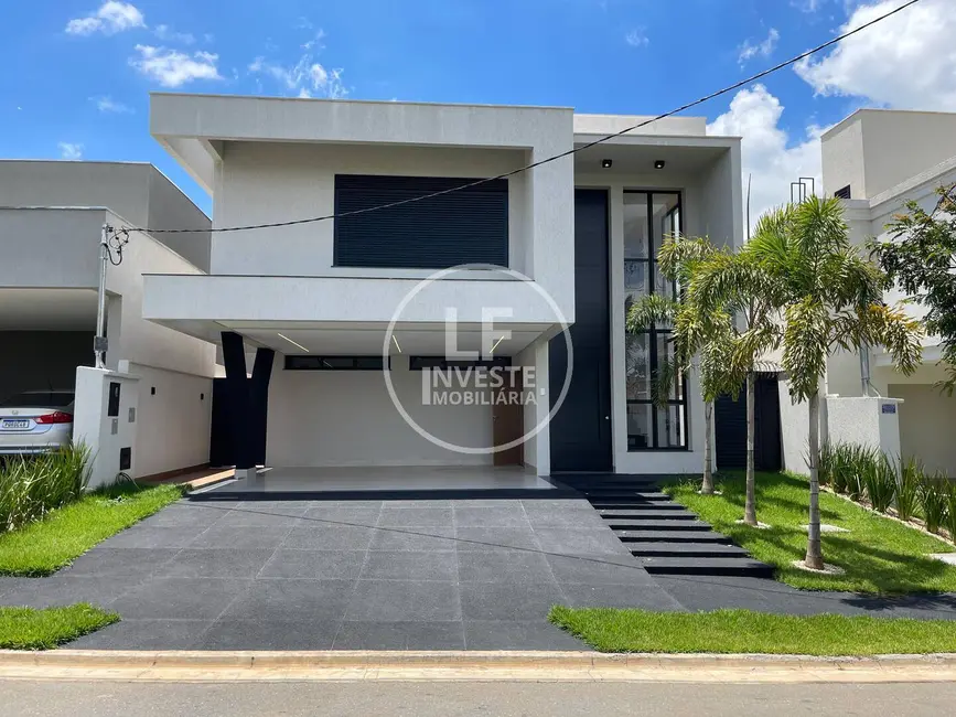 Casa com 3 quartos à venda, 240m2 em Senador Canedo - GO - imagem 1 Foto 1 de Casa com 3 quartos à venda, 240m2 em Senador Canedo - GO