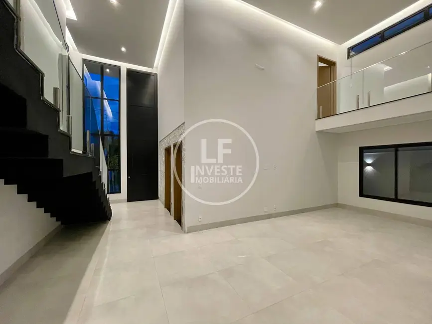 Casa com 3 quartos à venda, 240m2 em Senador Canedo - GO - imagem 4 Foto 4 de Casa com 3 quartos à venda, 240m2 em Senador Canedo - GO