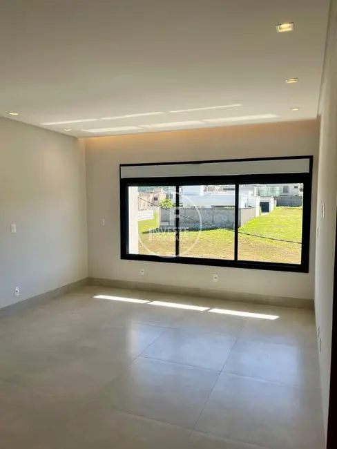 Casa com 3 quartos à venda, 240m2 em Senador Canedo - GO - imagem 7 Foto 7 de Casa com 3 quartos à venda, 240m2 em Senador Canedo - GO