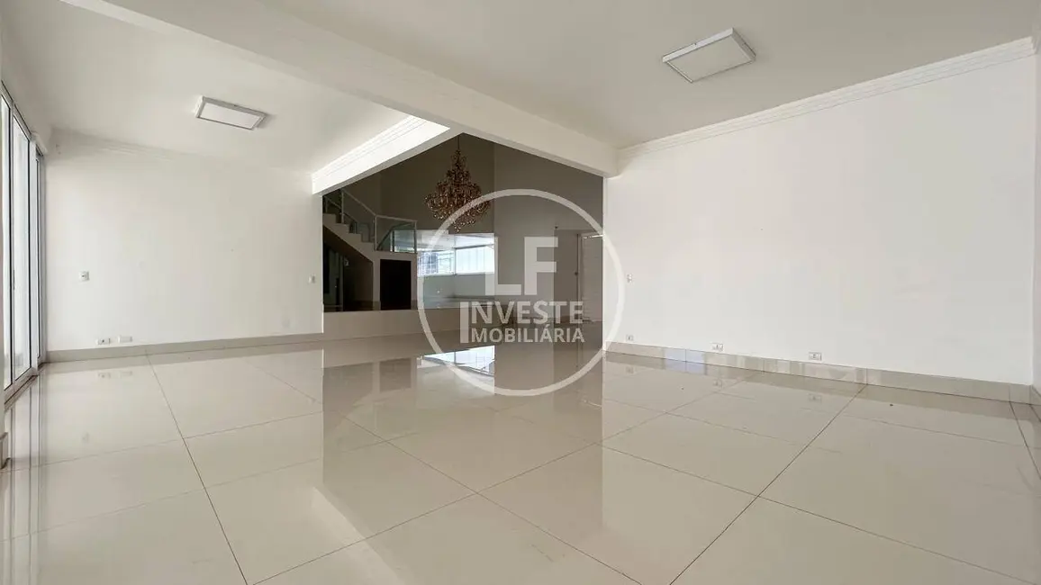 Sobrado com 8 quartos à venda, 700m2 em Setor Bueno, Goiania - GO - imagem 2 Foto 2 de Sobrado com 8 quartos à venda, 700m2 em Setor Bueno, Goiania - GO