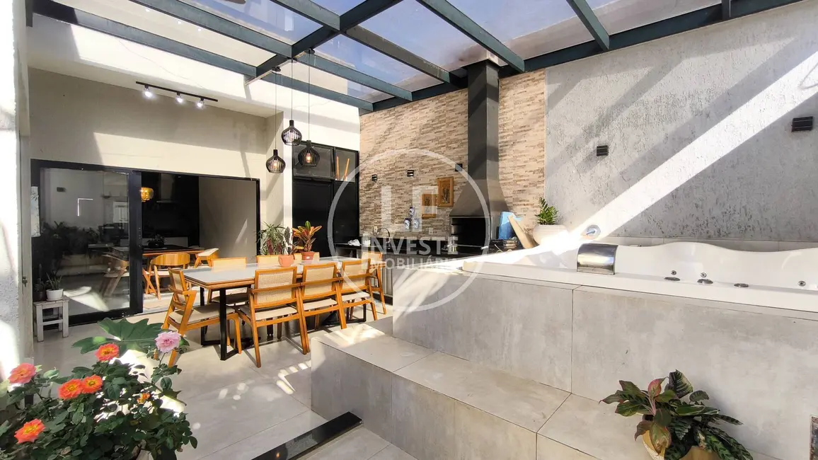 Casa com 3 quartos à venda, 300m2 em Residencial Brisas da Mata, Goiania - GO - imagem 1 Foto 1 de Casa com 3 quartos à venda, 300m2 em Residencial Brisas da Mata, Goiania - GO