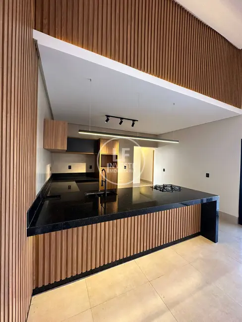 Casa com 3 quartos à venda, 360m2 em Setor Cristina II, Trindade - GO - imagem 3 Foto 3 de Casa com 3 quartos à venda, 360m2 em Setor Cristina II, Trindade - GO