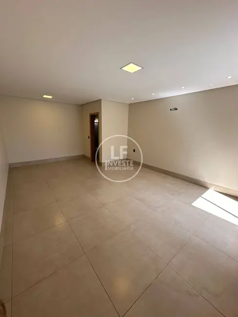 Casa com 3 quartos à venda, 360m2 em Setor Cristina II, Trindade - GO - imagem 5 Foto 5 de Casa com 3 quartos à venda, 360m2 em Setor Cristina II, Trindade - GO