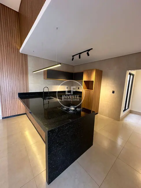 Casa com 3 quartos à venda, 360m2 em Setor Cristina II, Trindade - GO - imagem 2 Foto 2 de Casa com 3 quartos à venda, 360m2 em Setor Cristina II, Trindade - GO