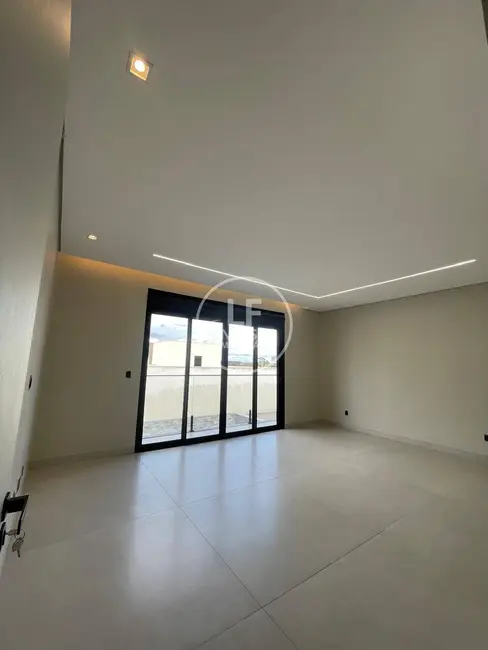 Sobrado com 4 quartos à venda, 300m2 em Senador Canedo - GO - imagem 3 Foto 3 de Sobrado com 4 quartos à venda, 300m2 em Senador Canedo - GO