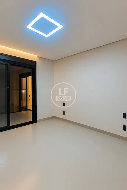 Sobrado com 4 quartos à venda, 300m2 em Senador Canedo - GO - imagem 7 Foto 7 de Sobrado com 4 quartos à venda, 300m2 em Senador Canedo - GO