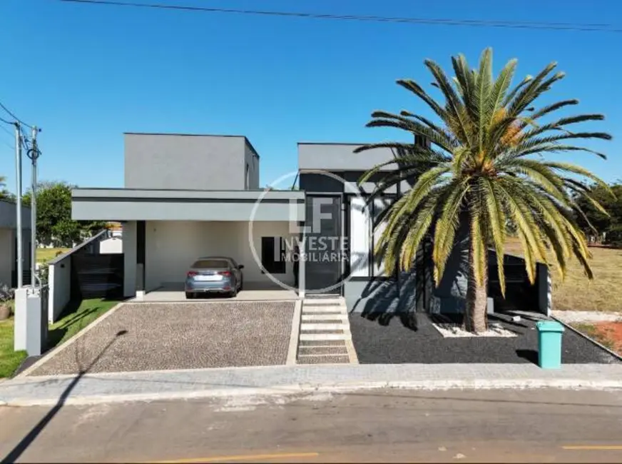 Foto 1 de Casa com 4 quartos à venda, 400m2 em Hidrolandia - GO