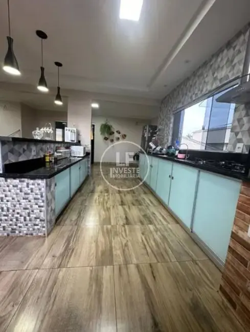 Foto 3 de Sobrado com 8 quartos à venda, 372m2 em Setor Progresso, Goiania - GO