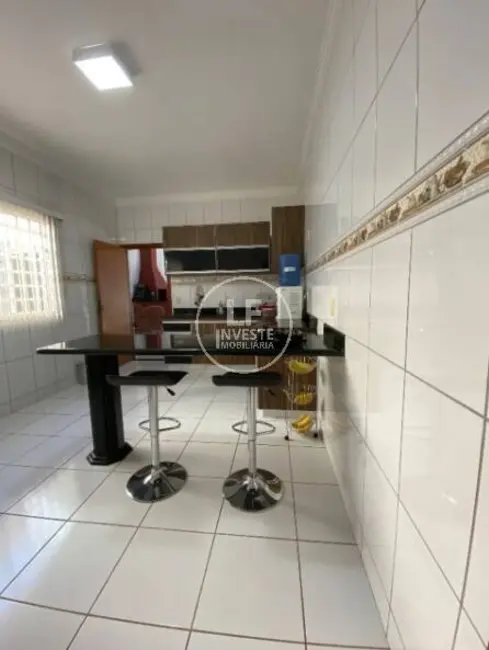 Foto 7 de Casa com 4 quartos à venda, 360m2 em Vila Santa Isabel, Anapolis - GO
