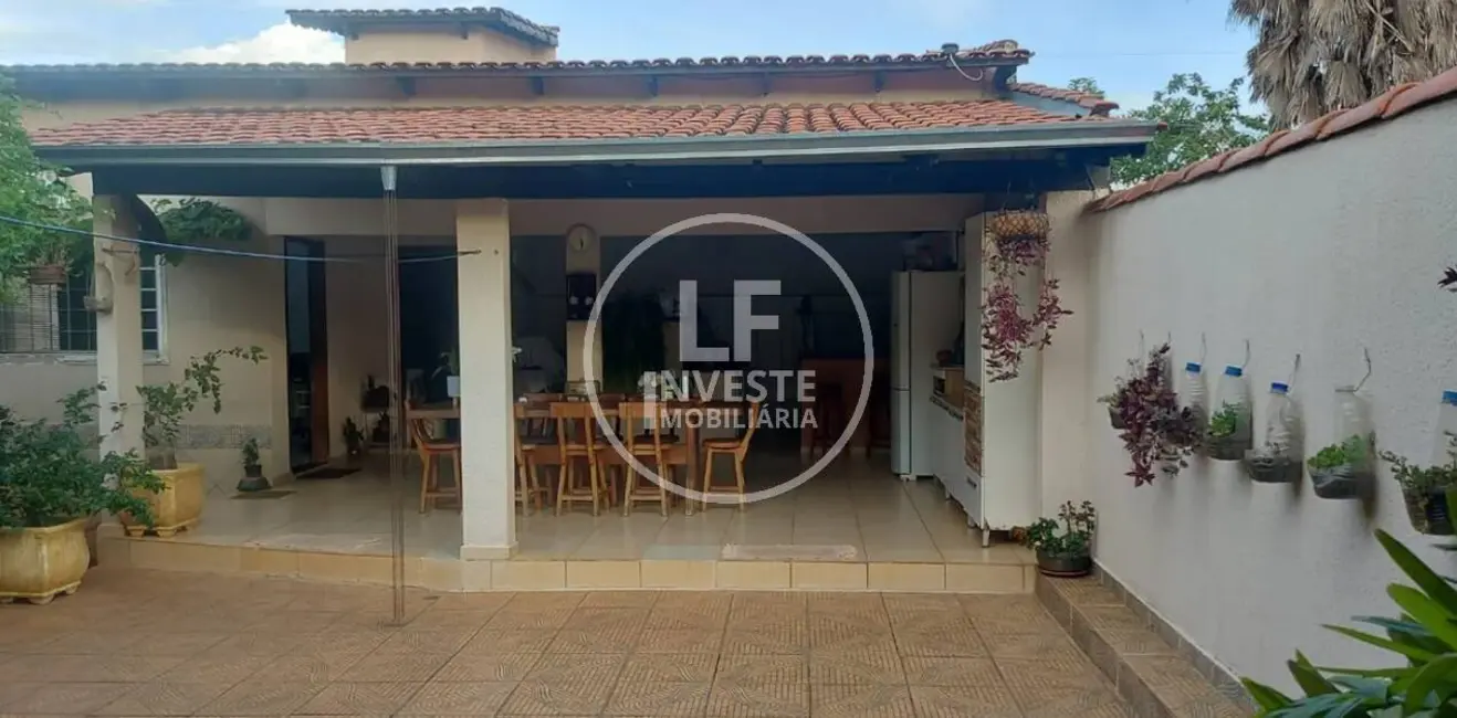 Foto 1 de Casa com 3 quartos à venda, 325m2 em Vila Mariana, Aparecida De Goiania - GO