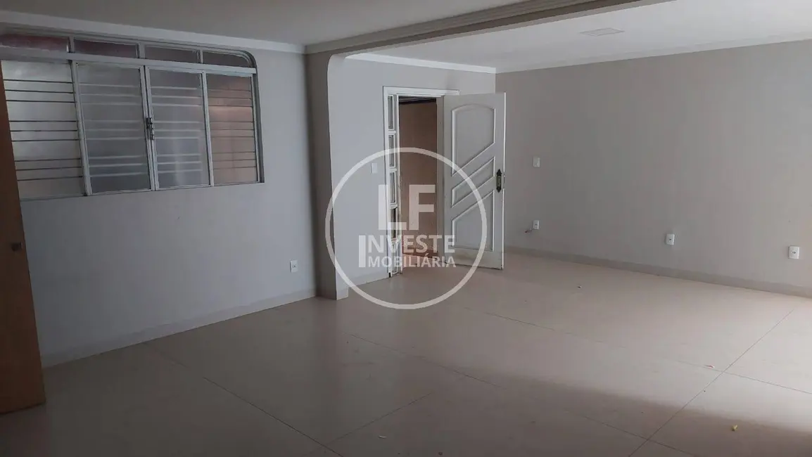 Foto 2 de Casa com 3 quartos à venda, 250m2 em Village Veneza, Goiania - GO