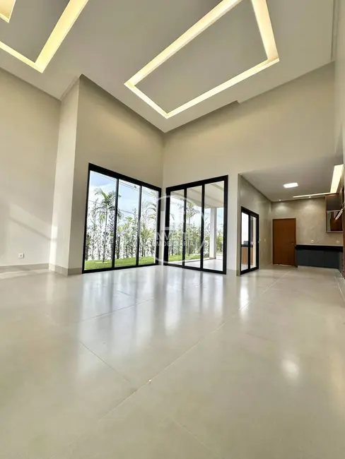 Casa com 4 quartos à venda, 520m2 em Senador Canedo - GO - imagem 2 Foto 2 de Casa com 4 quartos à venda, 520m2 em Senador Canedo - GO