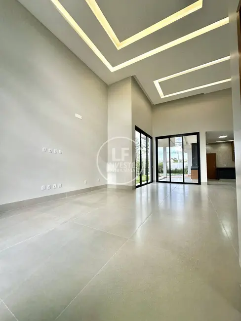 Casa com 4 quartos à venda, 520m2 em Senador Canedo - GO - imagem 3 Foto 3 de Casa com 4 quartos à venda, 520m2 em Senador Canedo - GO