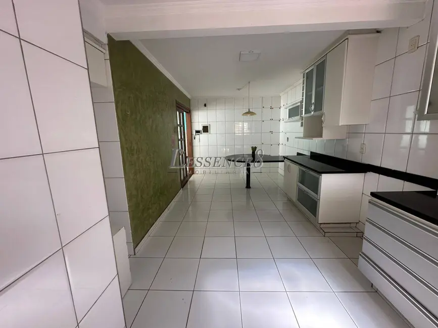 Sobrado com 4 quartos à venda, 298m2 em Jardim América, Goiania - GO - imagem 8 Foto 8 de Sobrado com 4 quartos à venda, 298m2 em Jardim América, Goiania - GO
