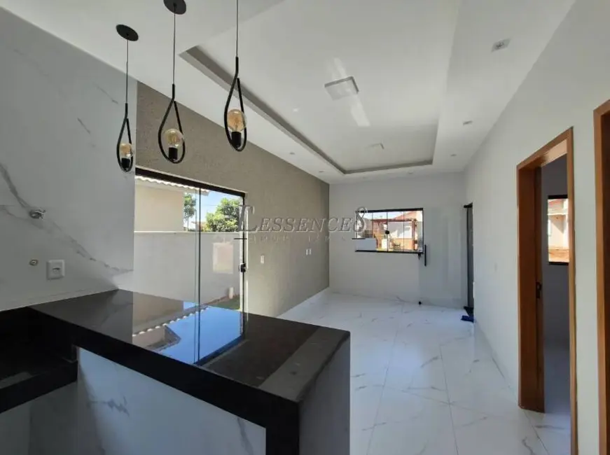 Casa com 3 quartos à venda, 200m2 em Jardim Decolores, Trindade - GO - imagem 3 Foto 3 de Casa com 3 quartos à venda, 200m2 em Jardim Decolores, Trindade - GO