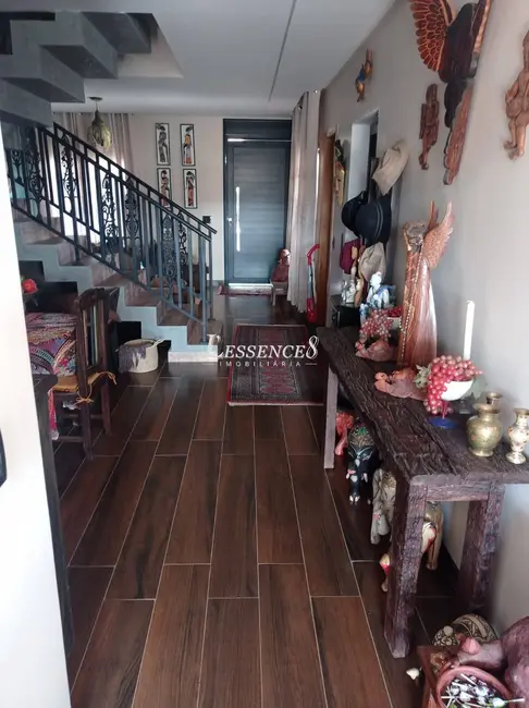 Sobrado com 4 quartos à venda, 307m2 em Senador Canedo - GO - imagem 8 Foto 8 de Sobrado com 4 quartos à venda, 307m2 em Senador Canedo - GO