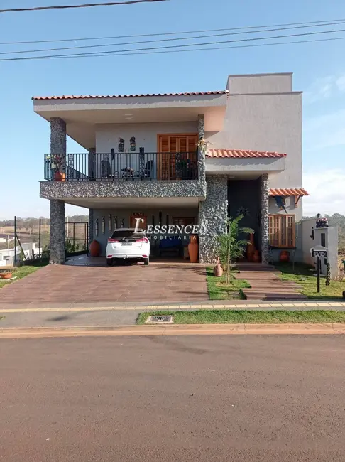 Foto 1 de Sobrado com 4 quartos à venda, 307m2 em Senador Canedo - GO