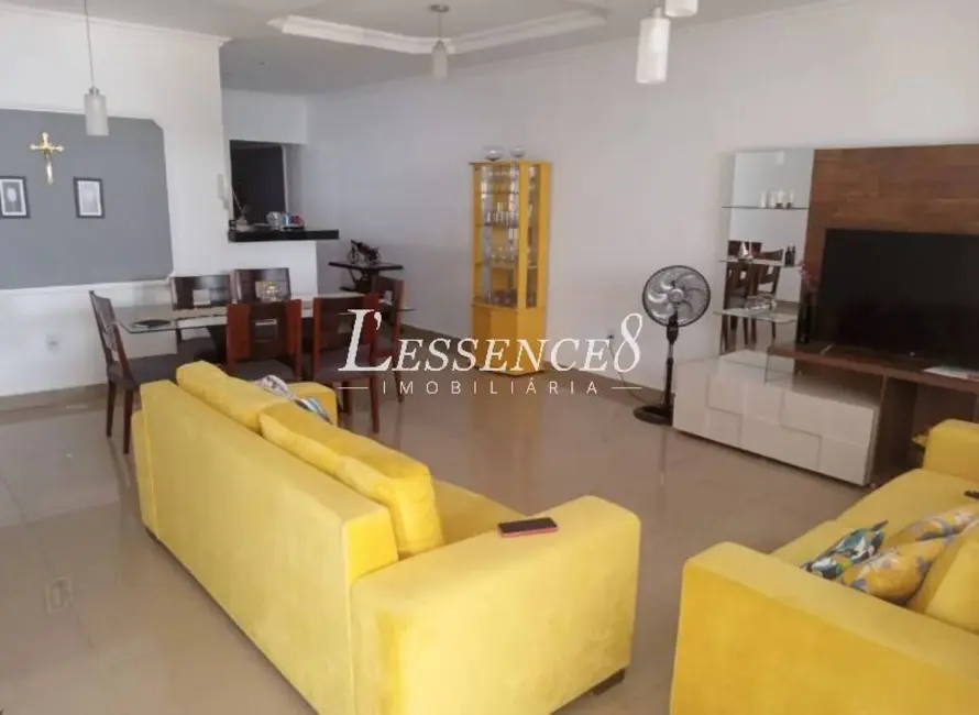 Foto 2 de Casa com 3 quartos à venda, 240m2 em Residencial Canadá, Goiania - GO