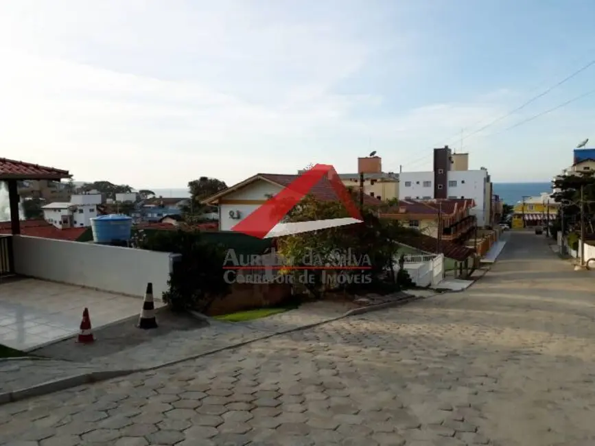 Casa com 2 quartos à venda e para alugar, 70m2 em Centro, Bombinhas - SC - imagem 4 Foto 4 de Casa com 2 quartos à venda e para alugar, 70m2 em Centro, Bombinhas - SC