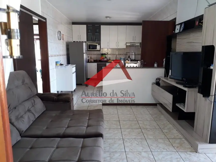 Casa com 2 quartos à venda e para alugar, 70m2 em Centro, Bombinhas - SC - imagem 6 Foto 6 de Casa com 2 quartos à venda e para alugar, 70m2 em Centro, Bombinhas - SC