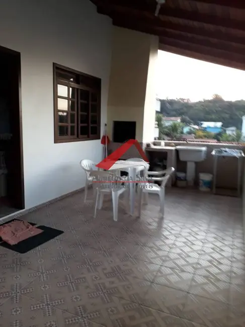 Casa com 2 quartos à venda e para alugar, 70m2 em Centro, Bombinhas - SC - imagem 5 Foto 5 de Casa com 2 quartos à venda e para alugar, 70m2 em Centro, Bombinhas - SC