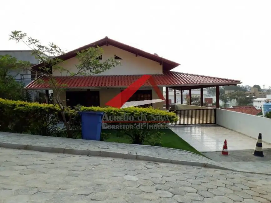 Foto 1 de Casa com 2 quartos à venda e para alugar, 70m2 em Centro, Bombinhas - SC