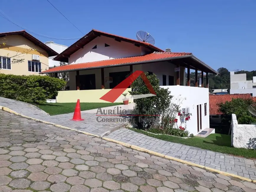 Casa com 2 quartos à venda e para alugar, 70m2 em Centro, Bombinhas - SC - imagem 2 Foto 2 de Casa com 2 quartos à venda e para alugar, 70m2 em Centro, Bombinhas - SC