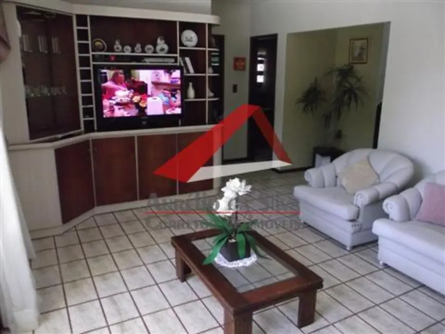 Apartamento com 6 quartos para alugar em Centro, Bombinhas - SC - imagem 7 Foto 7 de Apartamento com 6 quartos para alugar em Centro, Bombinhas - SC