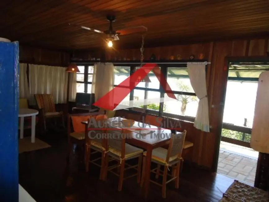 Apartamento com 3 quartos para alugar, 80m2 em Centro, Bombinhas - SC - imagem 3 Foto 3 de Apartamento com 3 quartos para alugar, 80m2 em Centro, Bombinhas - SC