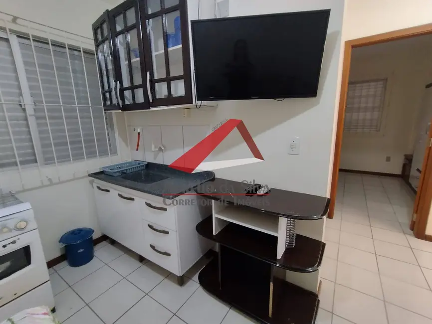 Apartamento com 1 quarto para alugar, 20m2 em Centro, Bombinhas - SC - imagem 8 Foto 8 de Apartamento com 1 quarto para alugar, 20m2 em Centro, Bombinhas - SC