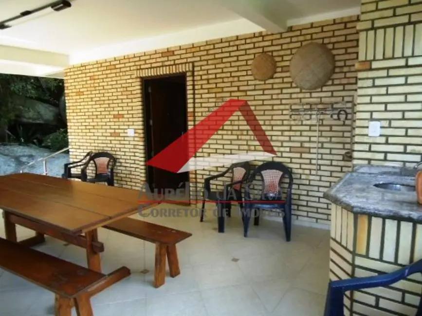 Apartamento com 5 quartos para alugar, 450m2 em Centro, Bombinhas - SC - imagem 6 Foto 6 de Apartamento com 5 quartos para alugar, 450m2 em Centro, Bombinhas - SC