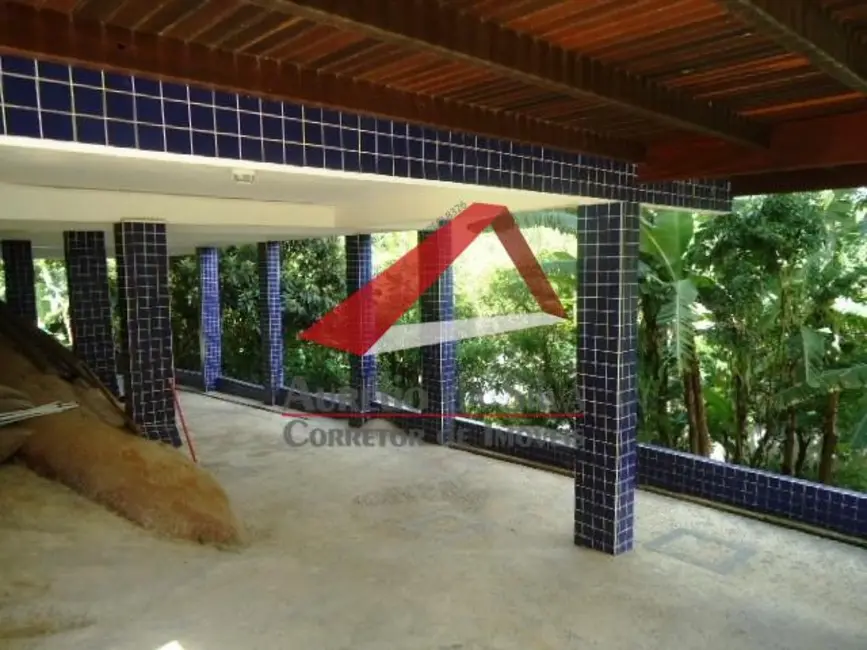 Apartamento com 5 quartos para alugar, 450m2 em Centro, Bombinhas - SC - imagem 3 Foto 3 de Apartamento com 5 quartos para alugar, 450m2 em Centro, Bombinhas - SC