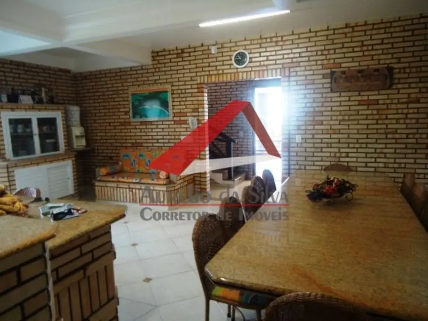 Apartamento com 5 quartos para alugar, 450m2 em Centro, Bombinhas - SC - imagem 9 Foto 9 de Apartamento com 5 quartos para alugar, 450m2 em Centro, Bombinhas - SC