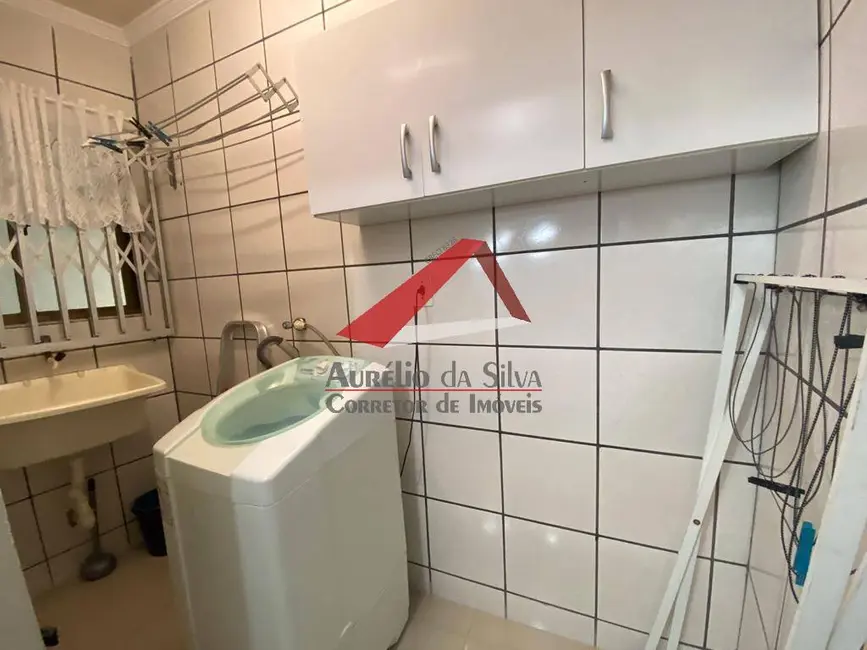 Apartamento com 2 quartos para alugar, 70m2 em Centro, Bombinhas - SC - imagem 3 Foto 3 de Apartamento com 2 quartos para alugar, 70m2 em Centro, Bombinhas - SC