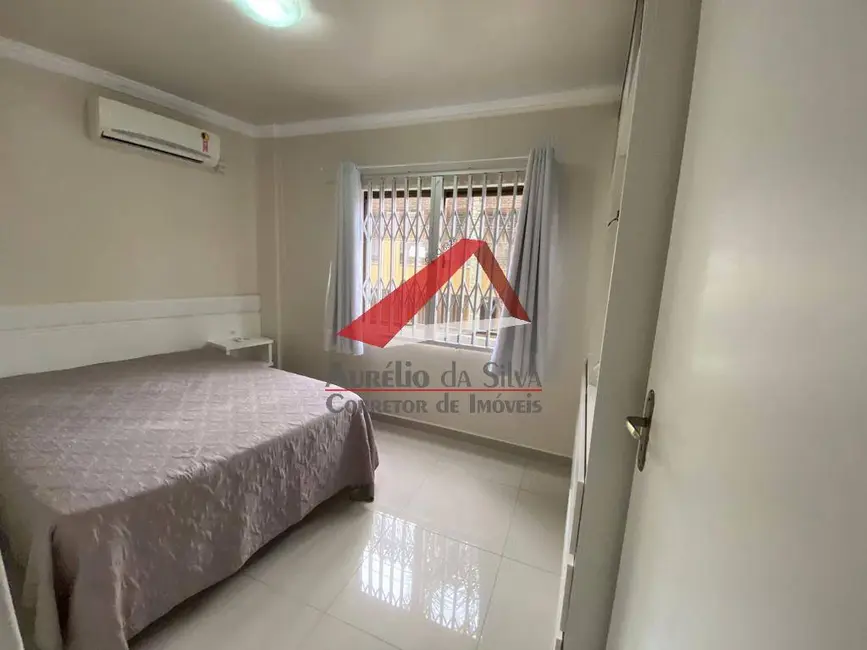 Apartamento com 2 quartos para alugar, 70m2 em Centro, Bombinhas - SC - imagem 9 Foto 9 de Apartamento com 2 quartos para alugar, 70m2 em Centro, Bombinhas - SC