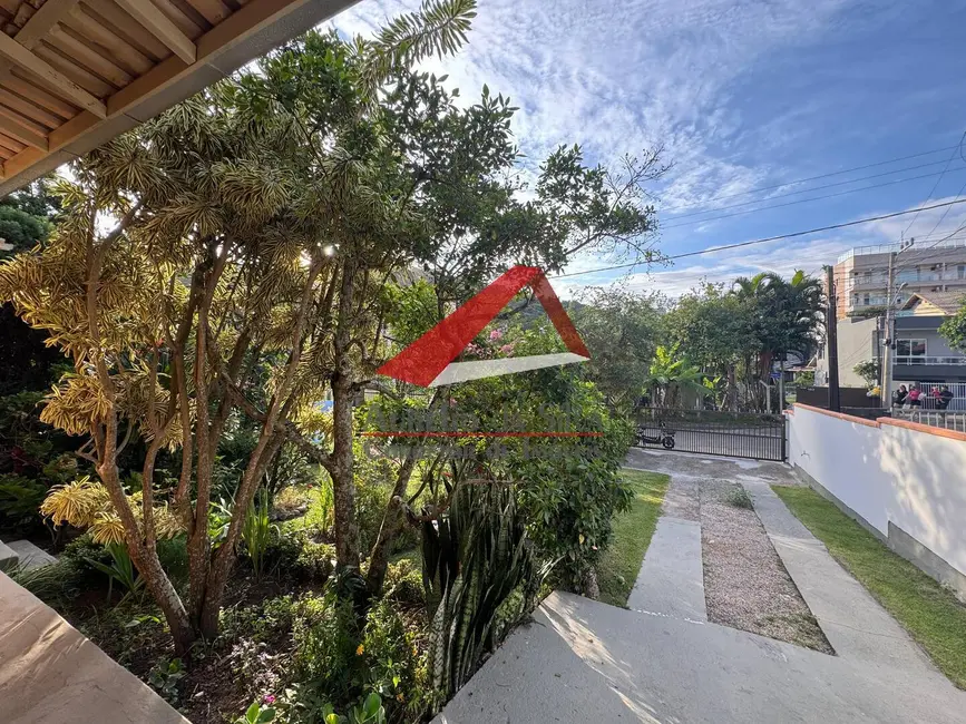 Foto 2 de Apartamento com 4 quartos para alugar em Centro, Bombinhas - SC