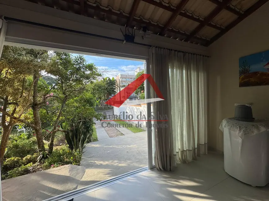 Apartamento com 4 quartos para alugar em Centro, Bombinhas - SC - imagem 4 Foto 4 de Apartamento com 4 quartos para alugar em Centro, Bombinhas - SC