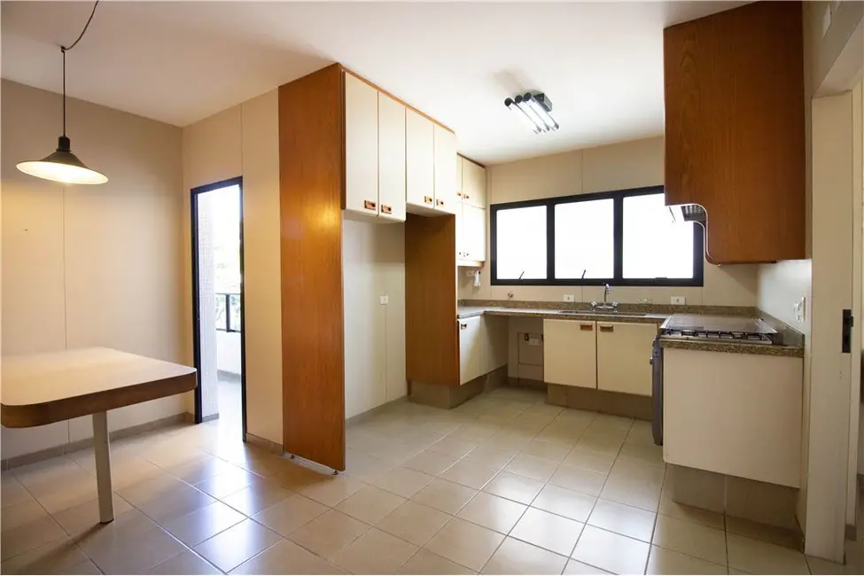 Foto 5 de Apartamento com 4 quartos à venda, 220m2 em Moema, São Paulo - SP