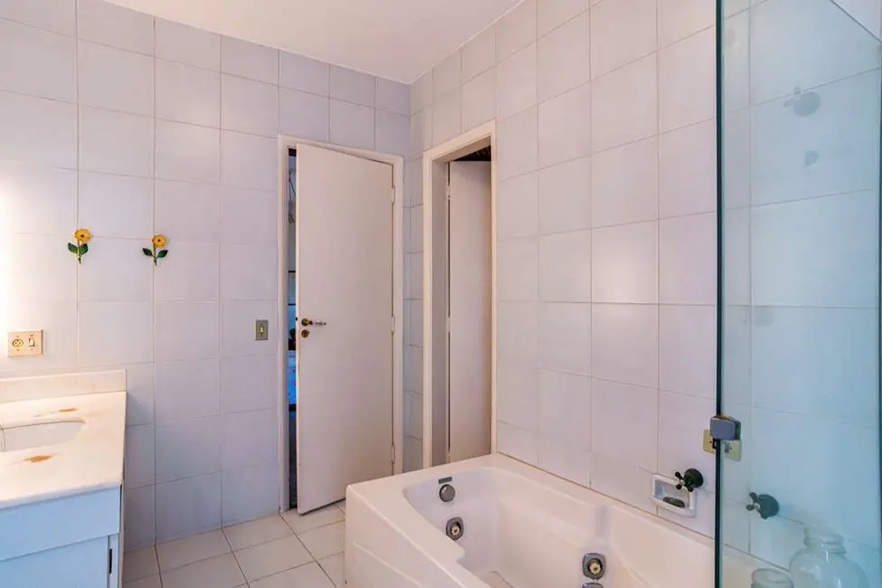 Foto 2 de Apartamento com 3 quartos à venda, 220m2 em Cerqueira César, São Paulo - SP