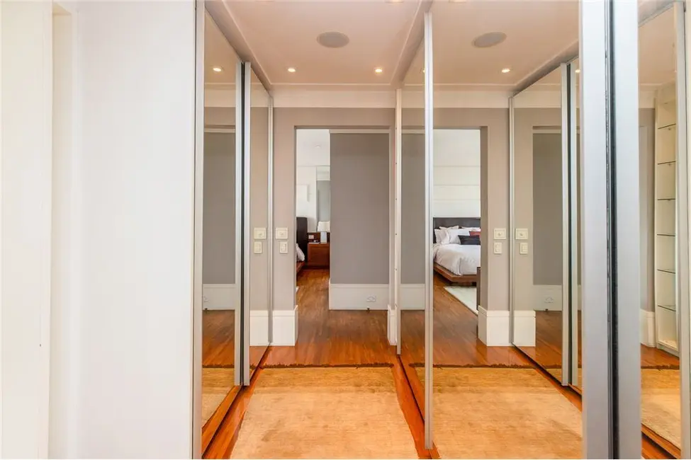 Apartamento com 3 quartos à venda, 300m2 em Moema, São Paulo - SP - imagem 4 Foto 4 de Apartamento com 3 quartos à venda, 300m2 em Moema, São Paulo - SP
