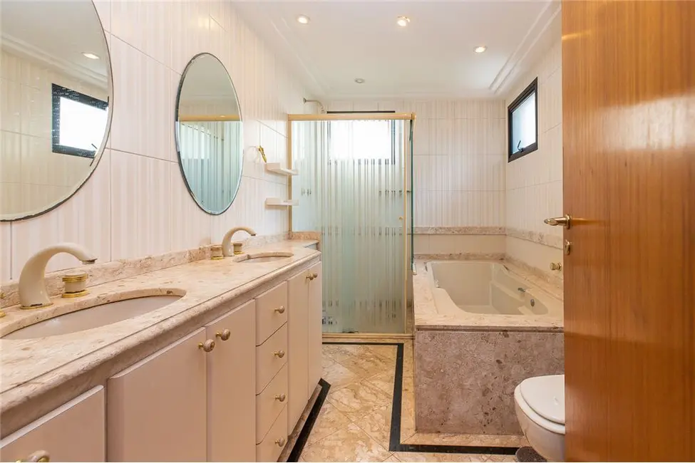 Apartamento com 3 quartos à venda, 219m2 em Moema, São Paulo - SP - imagem 3 Foto 3 de Apartamento com 3 quartos à venda, 219m2 em Moema, São Paulo - SP