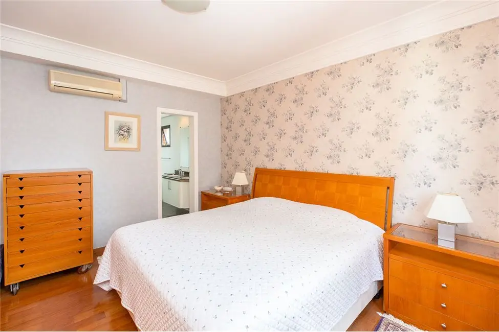Apartamento com 3 quartos à venda, 161m2 em Moema, São Paulo - SP - imagem 2 Foto 2 de Apartamento com 3 quartos à venda, 161m2 em Moema, São Paulo - SP
